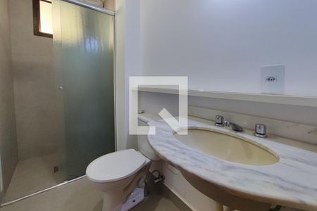 Banheiro de apartamento à venda com 1 quarto, 60m² em Cambuí, Campinas