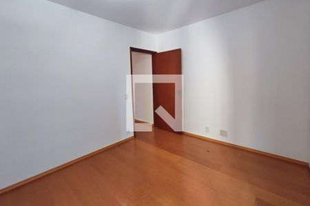 Quarto de apartamento à venda com 1 quarto, 60m² em Cambuí, Campinas