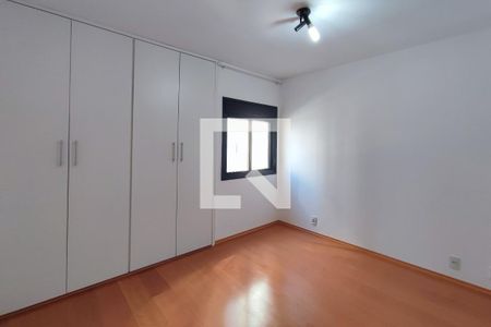 Quarto de apartamento à venda com 1 quarto, 60m² em Cambuí, Campinas