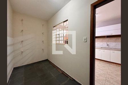 Casa à venda com 265m², 3 quartos e 6 vagas Casa à venda com 265m², 3 quartos e 6 vagasQuarto de Serviço / depósito