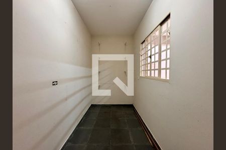 Casa à venda com 265m², 3 quartos e 6 vagas Casa à venda com 265m², 3 quartos e 6 vagasQuarto de Serviço / depósito