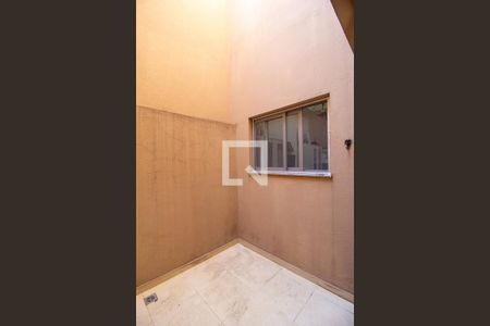 Área de Luz de casa para alugar com 3 quartos, 150m² em Jardim Leocádia, São Paulo