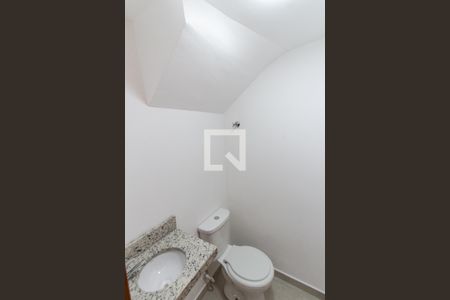 Lavabo   de casa de condomínio para alugar com 2 quartos, 54m² em Vila Mazzei, São Paulo