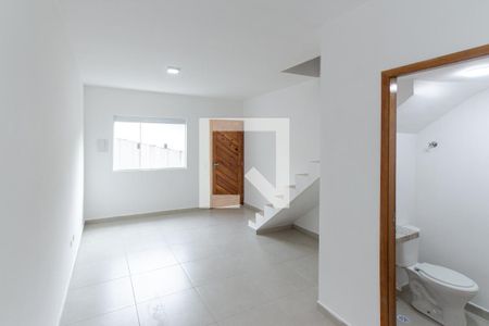 Sala   de casa de condomínio para alugar com 2 quartos, 54m² em Vila Mazzei, São Paulo