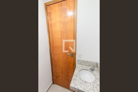 Lavabo   de casa de condomínio para alugar com 2 quartos, 54m² em Vila Mazzei, São Paulo