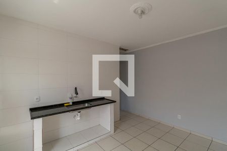 Sala/Cozinha de casa para alugar com 2 quartos, 120m² em Vila São Geraldo, São Paulo