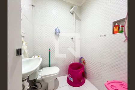 Casa de condomínio à venda com 131m², 3 quartos e 2 vagasBanheiro 2