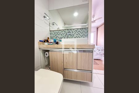 Casa de condomínio à venda com 131m², 3 quartos e 2 vagasBanheiro 1