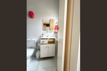 Casa de condomínio à venda com 131m², 3 quartos e 2 vagasBanheiro 3