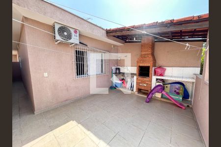 Casa de condomínio à venda com 131m², 3 quartos e 2 vagasÁrea Externa