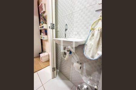 Casa de condomínio à venda com 131m², 3 quartos e 2 vagasBanheiro 2