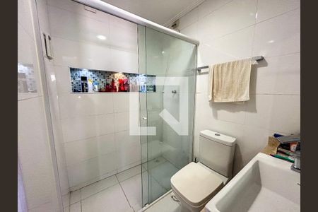Casa de condomínio à venda com 131m², 3 quartos e 2 vagasBanheiro 1