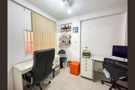 Casa de condomínio à venda com 131m², 3 quartos e 2 vagasEscritório