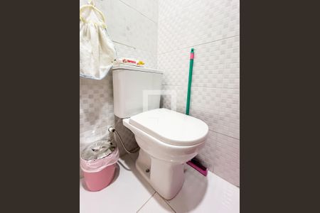 Casa de condomínio à venda com 131m², 3 quartos e 2 vagasBanheiro 2