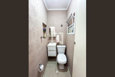 Casa de condomínio à venda com 131m², 3 quartos e 2 vagasLavabo