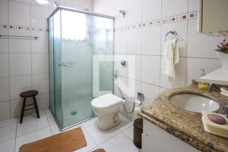 Casa à venda com 300m², 3 quartos e 2 vagasBanheiro 