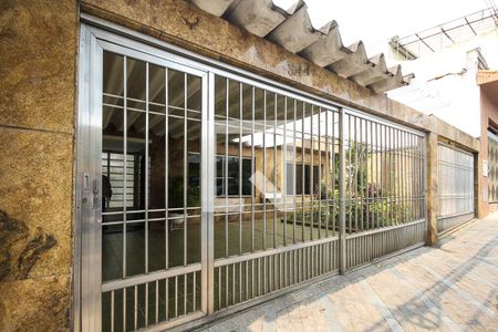 Casa à venda com 300m², 3 quartos e 2 vagasFachada