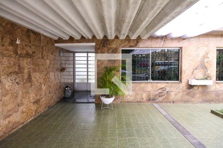 Casa à venda com 300m², 3 quartos e 2 vagasÁrea externa 