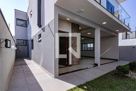 Casa de condomínio para alugar com 288m², 3 quartos e 4 vagasCorredor de Serviço