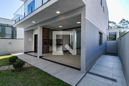 Casa de condomínio para alugar com 288m², 3 quartos e 4 vagasChurrasqueira / Jardim