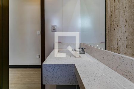 Casa de condomínio para alugar com 288m², 3 quartos e 4 vagasBanheiro Suíte 2