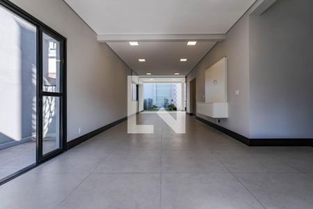Casa de condomínio para alugar com 288m², 3 quartos e 4 vagasSala