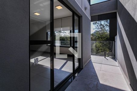 Casa de condomínio para alugar com 288m², 3 quartos e 4 vagasSacada