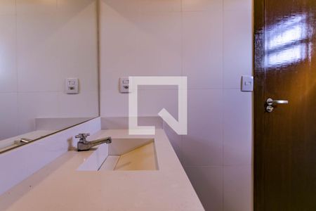 Casa de condomínio para alugar com 288m², 3 quartos e 4 vagasBanheiro Suíte 3