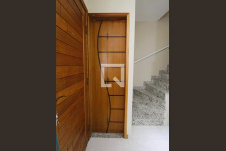 Casa de condomínio à venda com 102m², 3 quartos e 2 vagasLavabo