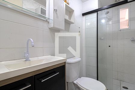 Banheiro social  de apartamento à venda com 3 quartos, 60m² em Taboão, São Paulo