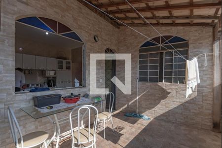 Casa à venda com 92m², 2 quartos e 1 vagaÁrea de Serviço