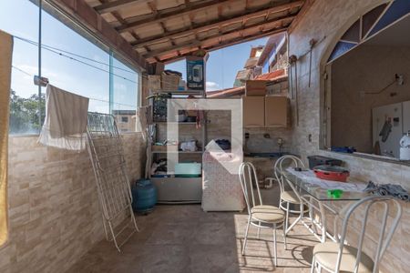 Casa à venda com 92m², 2 quartos e 1 vagaÁrea de Serviço