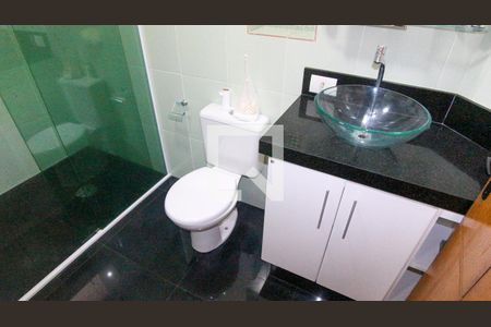 Casa à venda com 278m², 5 quartos e 1 vagaBanheiro 2