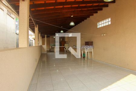 Casa à venda com 278m², 5 quartos e 1 vagaQuintal