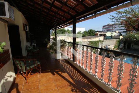 Casa à venda com 420m², 3 quartos e 2 vagasVaranda 2º piso