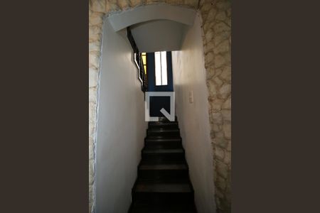 Casa à venda com 420m², 3 quartos e 2 vagasEscada de acesso 2º piso