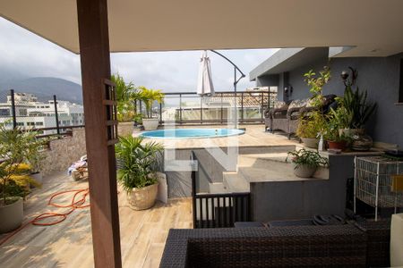 Apartamento à venda com 220m², 2 quartos e 3 vagasCobertura