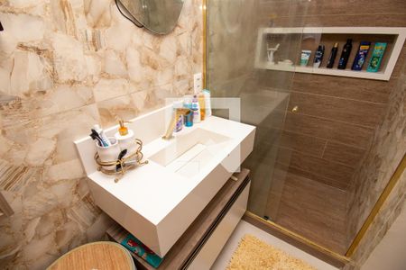 Apartamento à venda com 220m², 2 quartos e 3 vagasBanheiro quarto 1