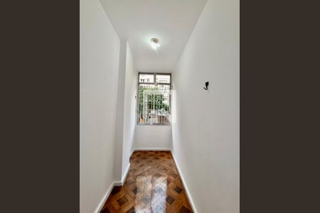 Apartamento para alugar com 75m², 2 quartos e 1 vagaSala