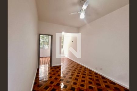 Apartamento para alugar com 75m², 2 quartos e 1 vagaSala