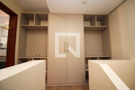 Casa de condomínio à venda com 220m², 3 quartos e 2 vagasCloset do quarto 2