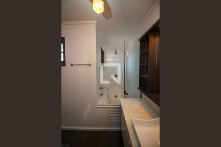 Casa de condomínio à venda com 220m², 3 quartos e 2 vagasBanheiro da Suíte