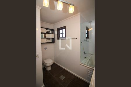 Casa de condomínio à venda com 220m², 3 quartos e 2 vagasBanheiro da Suíte