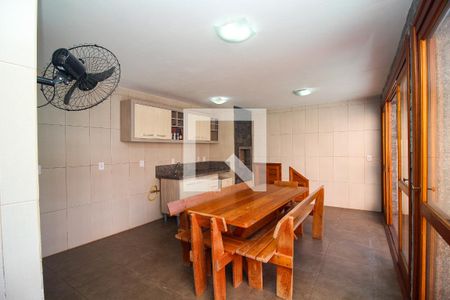 Casa de condomínio à venda com 220m², 3 quartos e 2 vagasVaranda