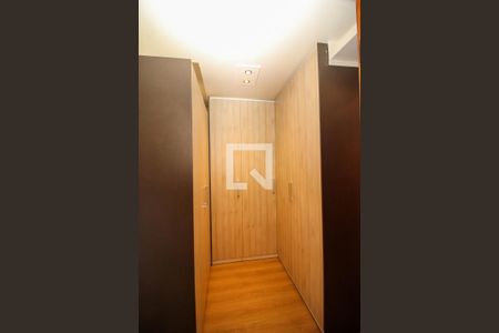 Casa de condomínio à venda com 220m², 3 quartos e 2 vagasCloset da suíte