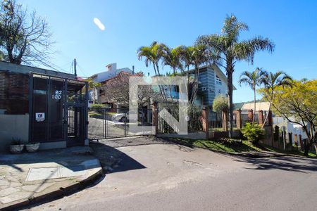 Casa de condomínio à venda com 220m², 3 quartos e 2 vagasFachada e portaria