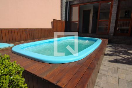 Casa de condomínio à venda com 220m², 3 quartos e 2 vagasPiscina