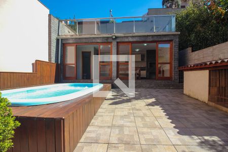 Casa de condomínio à venda com 220m², 3 quartos e 2 vagasQuintal