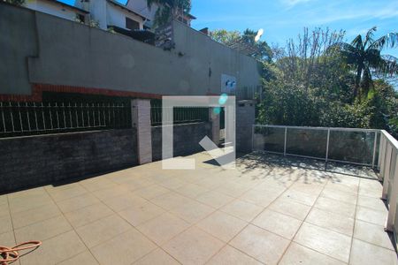 Casa de condomínio à venda com 220m², 3 quartos e 2 vagasTerraço