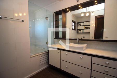 Casa de condomínio à venda com 220m², 3 quartos e 2 vagasBanheiro da Suíte